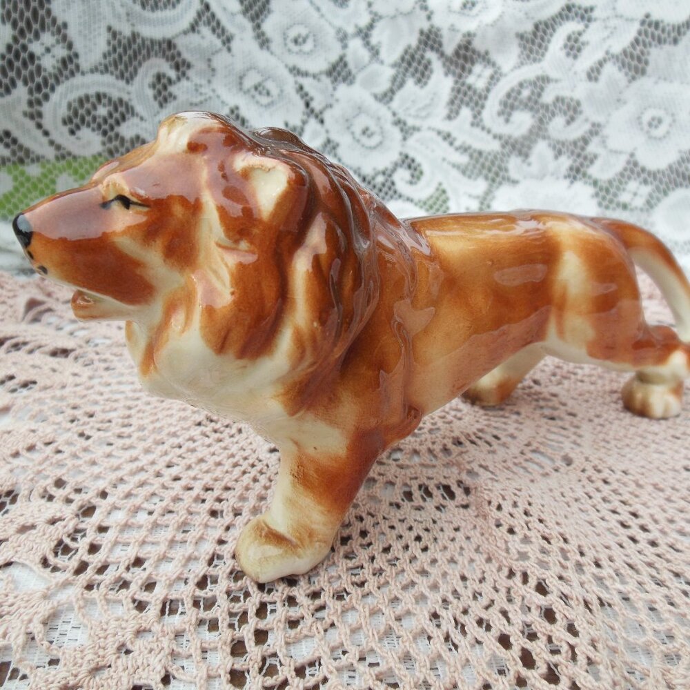 lion prowling ceramic figurine vintage retro Made in Japan circa 1950s collectib